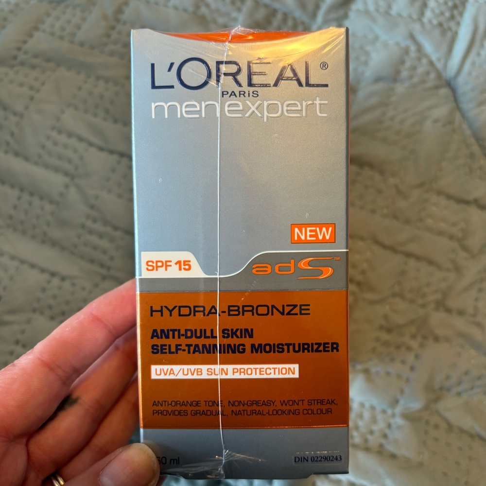 3 pack L'Oréal Men Expert Hydra-Bronze anti-dull skin self-tanning moisturizer